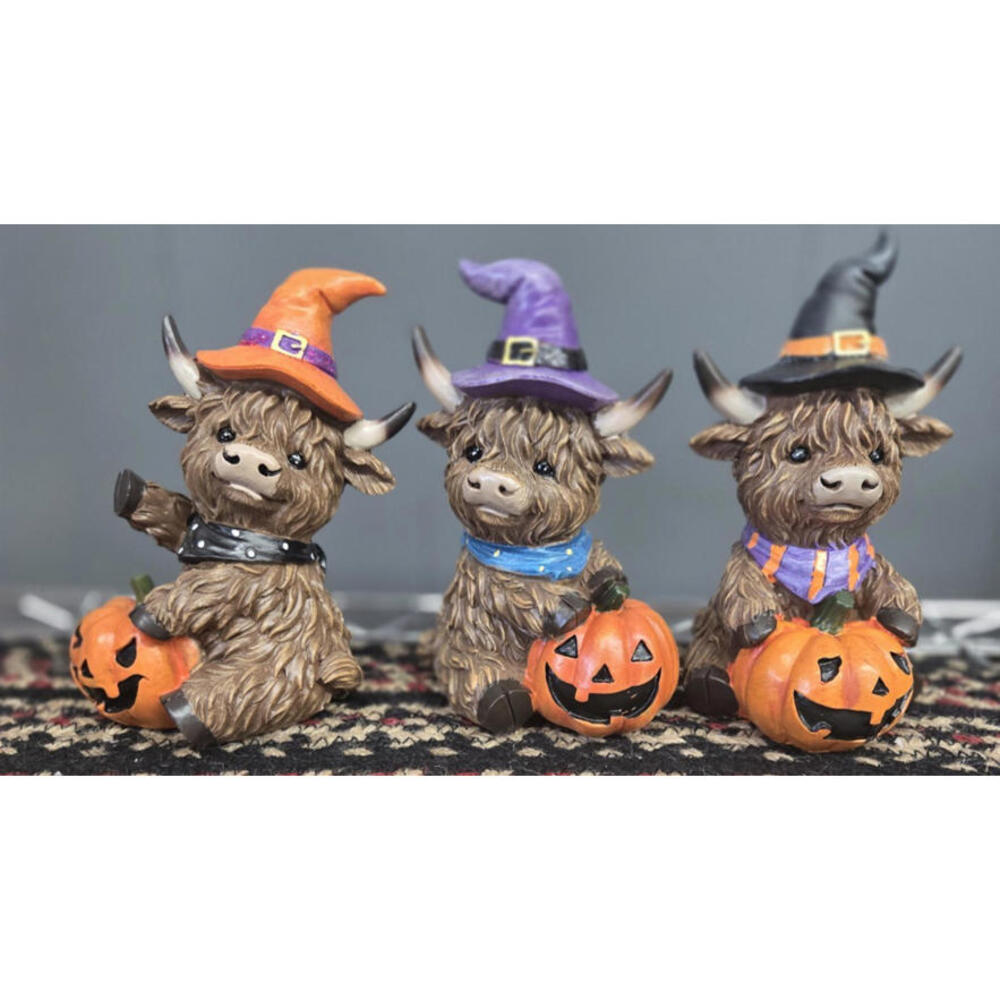 Hanna's Handiworks Witchy Halloween Highland Cow Set Tabletop Figurine 55160